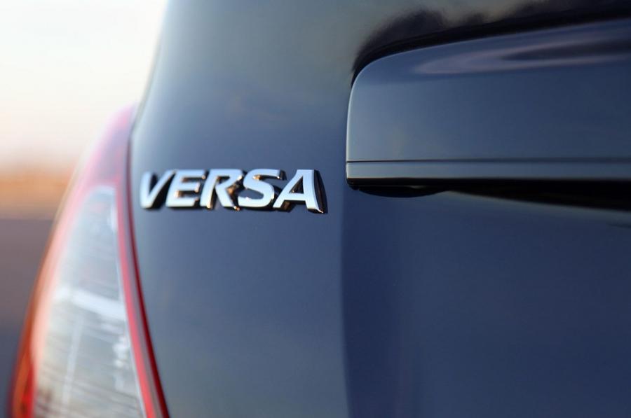  Nissan Versa 2012 года  (фото 35 из 111)